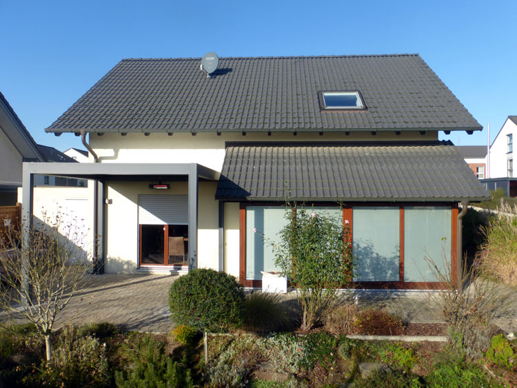 Alu Lamellenterassendach in antrazit von TKS Bauelemente und Sonnenschutz aus Neuss
